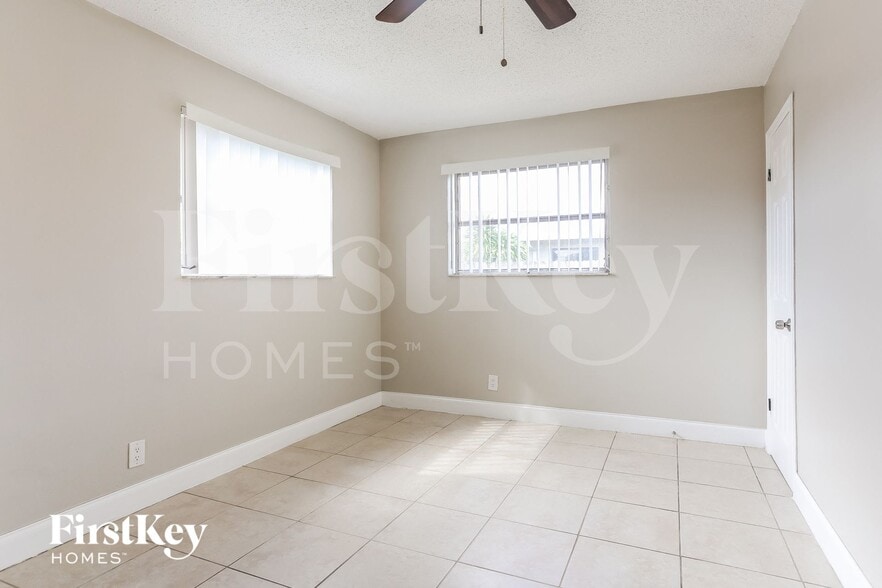 Building Photo - 1400 NW 42nd St