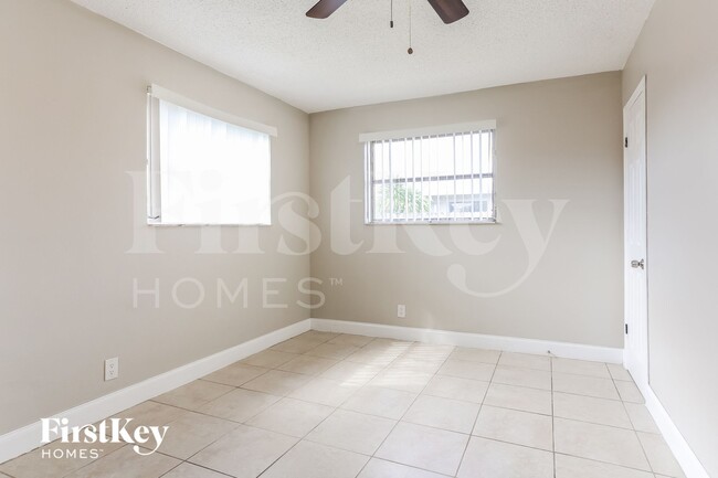 Building Photo - 1400 NW 42nd St