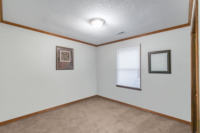 Building Photo - Beautifully Upgraded Furnished 3-Bedroom H...