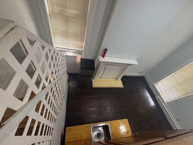 Building Photo - 871 Mulberry St