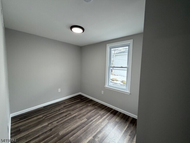 Building Photo - 37 Quaid St