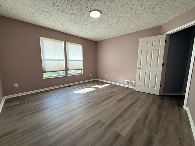 Building Photo - Updated 3 Bed, 2.5 Bath Home