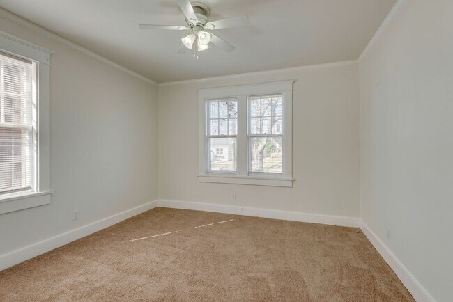 Building Photo - Charming 3-Bedroom Gem in the Heart of Sylvan Park