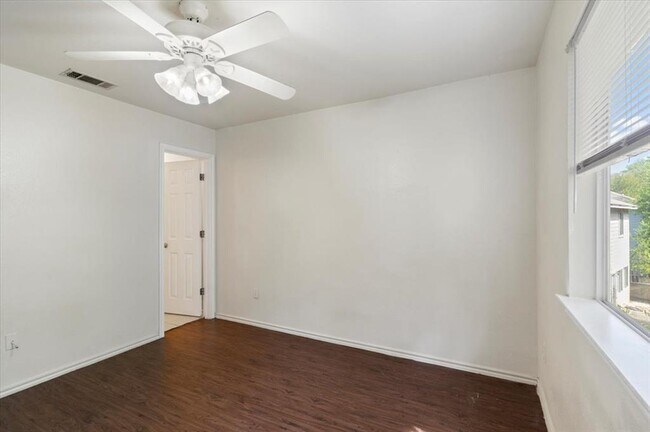 Building Photo - 887 Sagewood Trail
