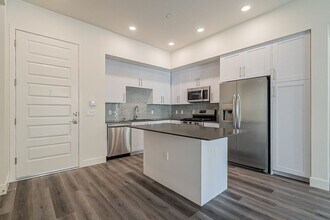 Building Photo - Beautiful One Bedroom in Old Town!