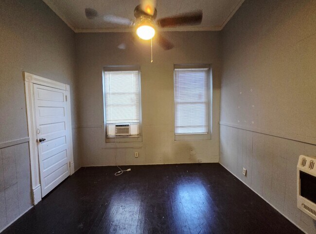 Building Photo - 930 Summit Ave