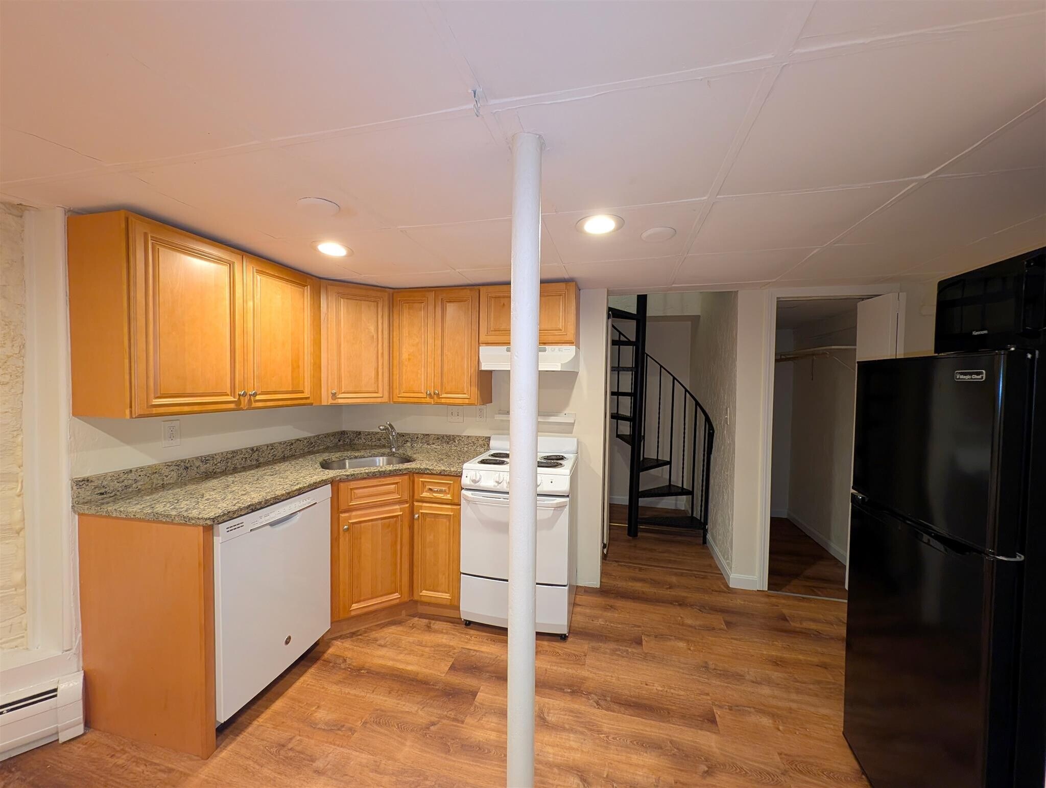 Building Photo - 14 Garrison Ave