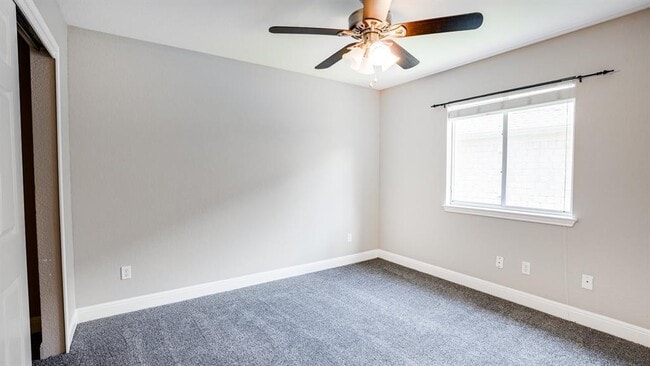 Building Photo - 725 Crane Canyon Pl