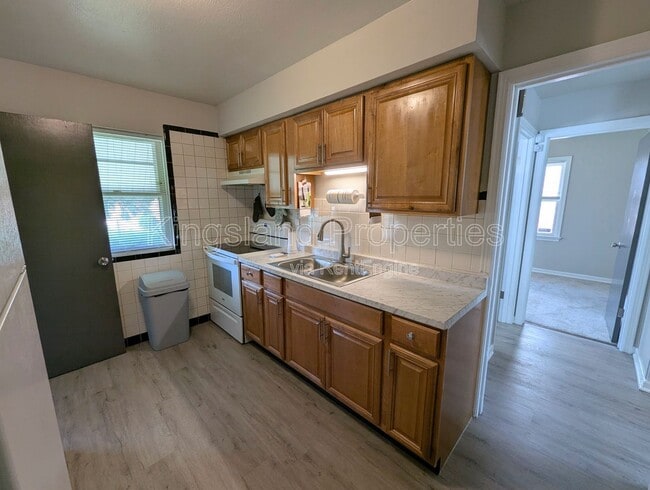 Building Photo - 9418 Pattonwood Dr