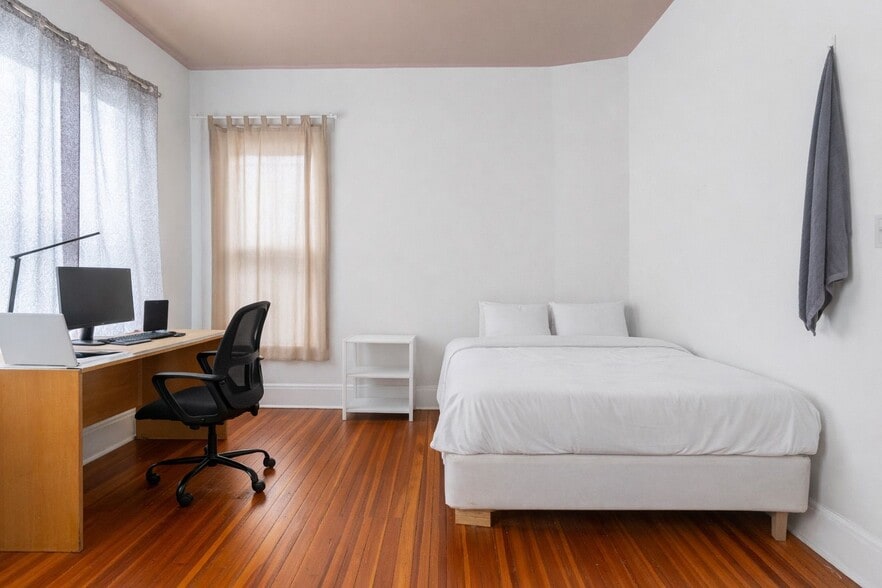 Building Photo - 72 Walnut St