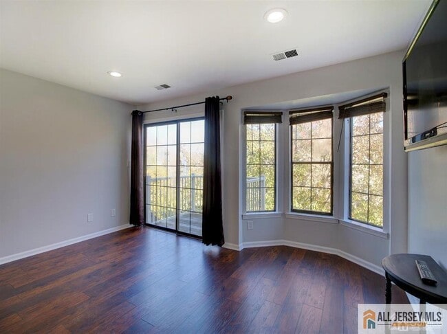Building Photo - 105 Longfield Ct