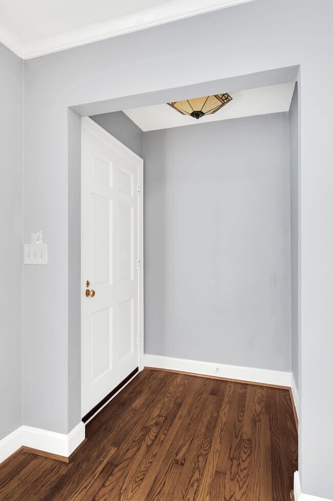 Building Photo - 5040 Stillwood Dr