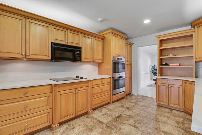 Building Photo - 5740 SE Winged Foot Dr
