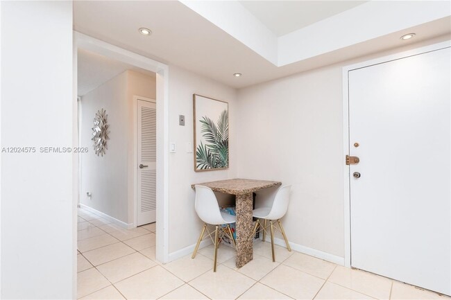 Building Photo - 2030 S Ocean Dr