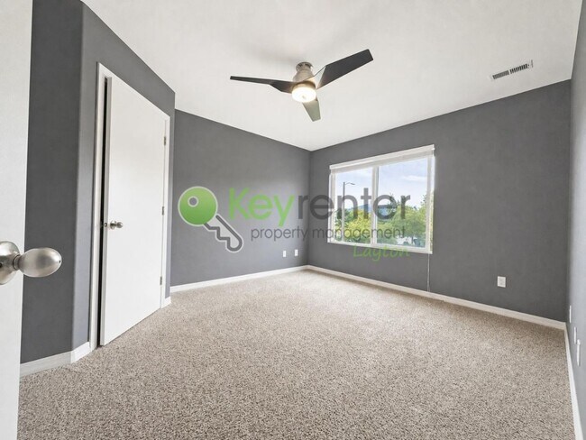 Building Photo - 374 Wellington Dr
