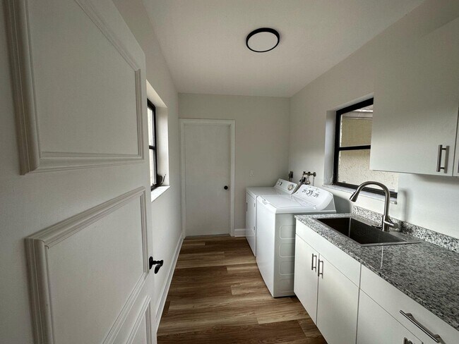 Building Photo - 7243 Encina Ln