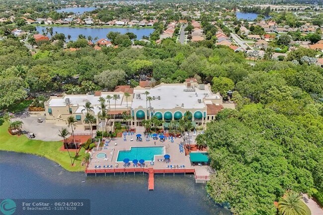 Building Photo - 9480 Poinciana Pl