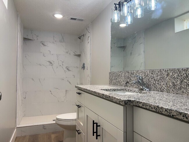 Building Photo - 702 N 100 W