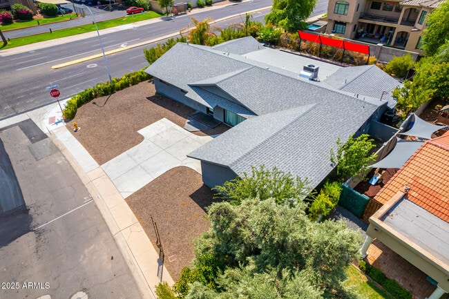 Building Photo - 5002 N 38th Pl