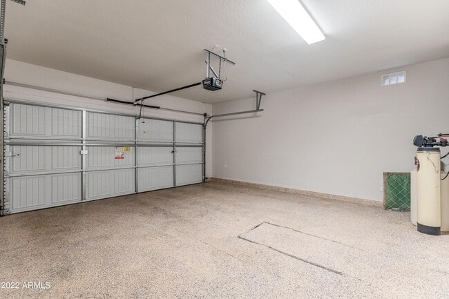 Building Photo - 3983 E Cat Balue Dr