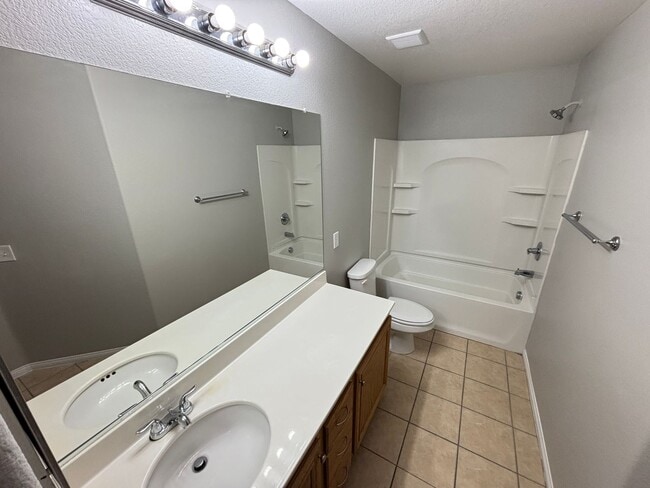 Building Photo - Beautiful 4Bed/3Bath/2Car home located between Summerlin/Providence area