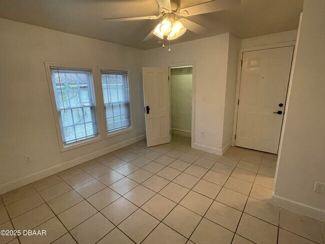 Building Photo - 37 S Wild Olive Ave
