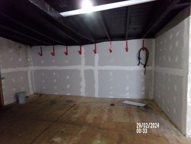 Building Photo - 4bd 1ba Home