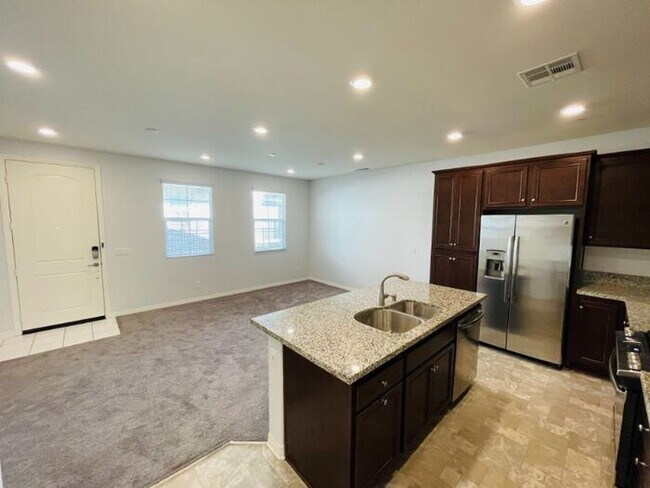 Building Photo - 40407 Calle Real