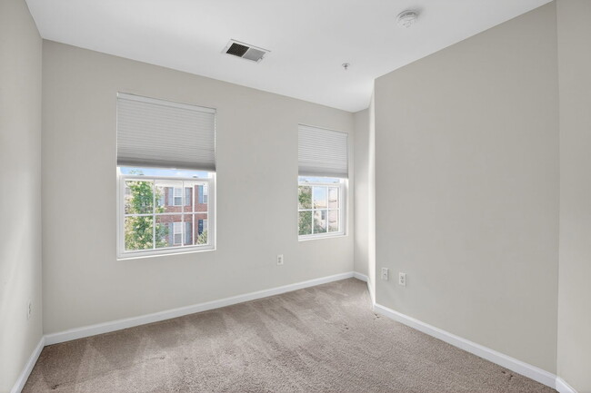 Building Photo - 2864 Hedgerow Pl