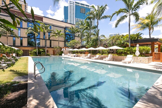 Building Photo - Park Lane 5305 - 3BR w/Swimming Pool and Yard!