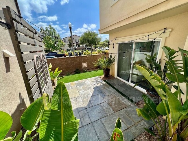 Building Photo - 33 Maduro St