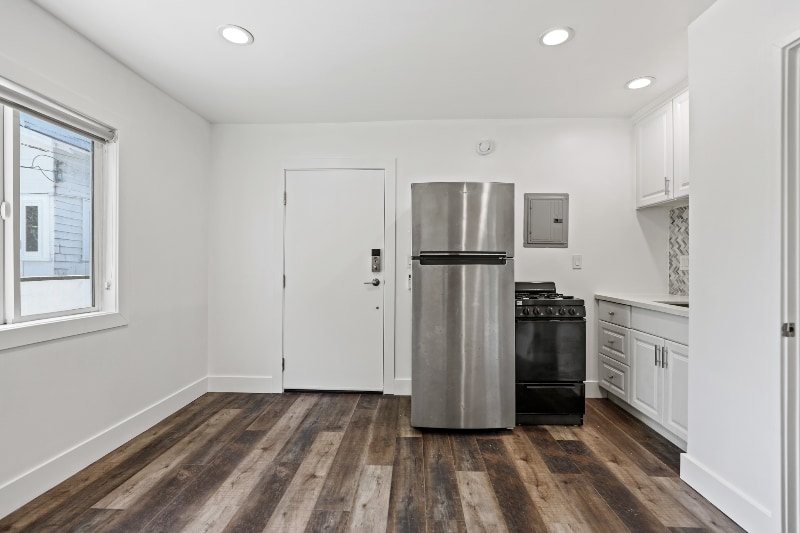 Building Photo - 2730 Raymond Ave