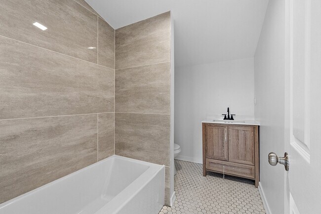 Building Photo - 382 West Main Street