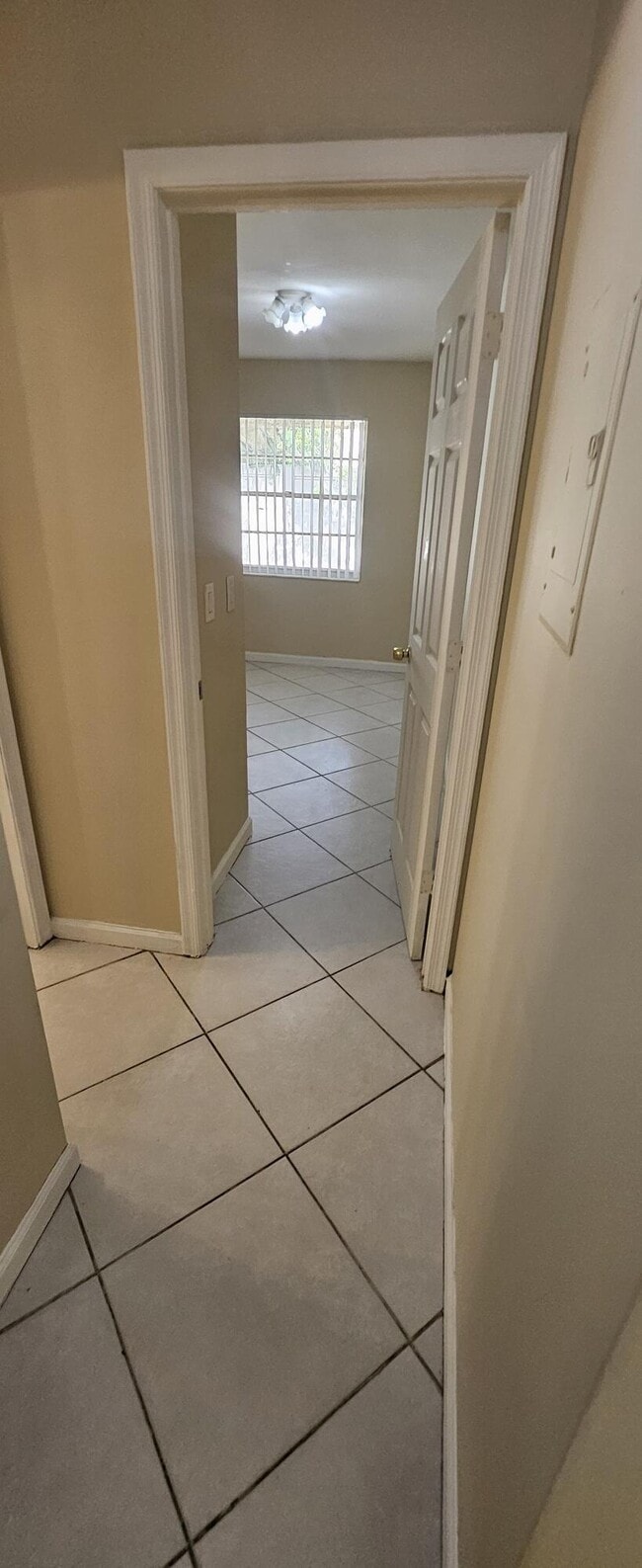 Building Photo - 1202 Summer St