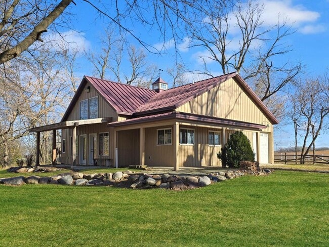 Building Photo - 5104 Lake Shore Dr