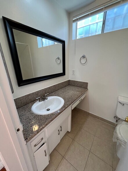 Building Photo - 1065 S Holt Ave