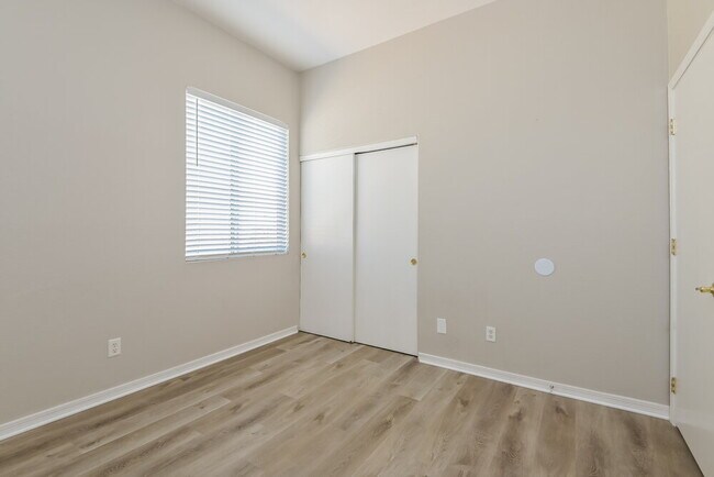 Building Photo - 122 E Camino Rancho Cielo