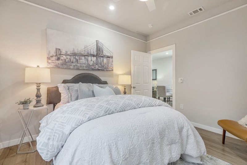 Building Photo - 336 E Washington Ave