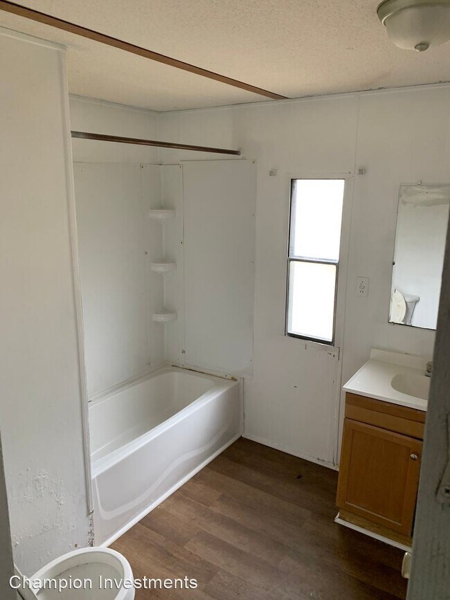 Building Photo - 3 br, 2 bath House - 215 Ridgeway Drive