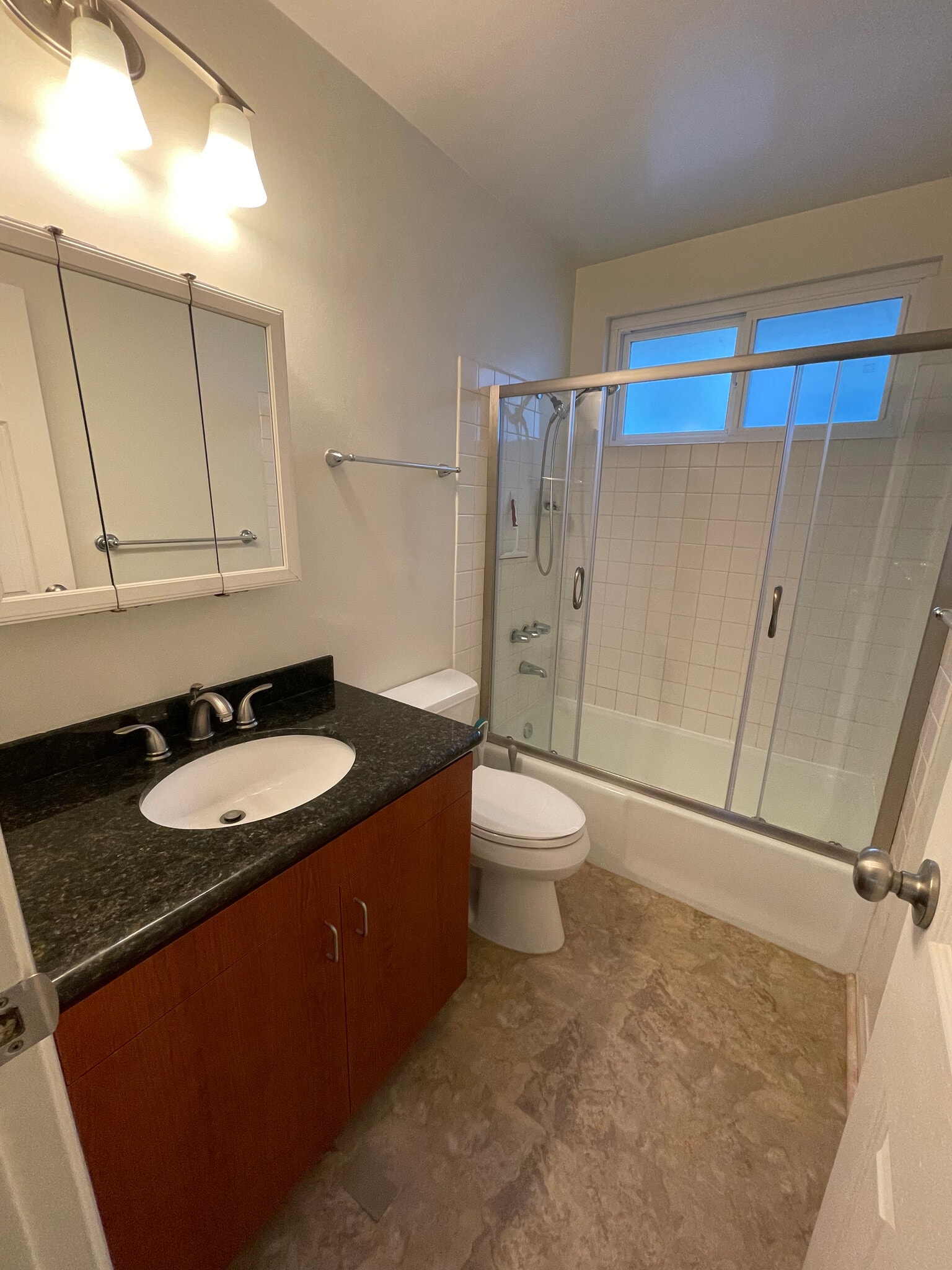 Bathroom - 1915 Ruhland Ave
