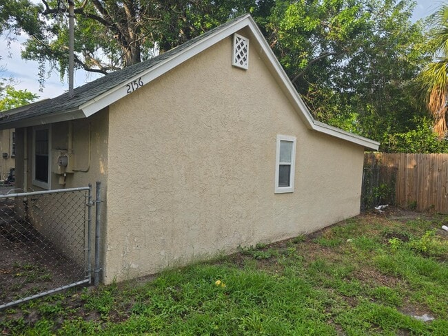 Building Photo - 2156 17th Ave S