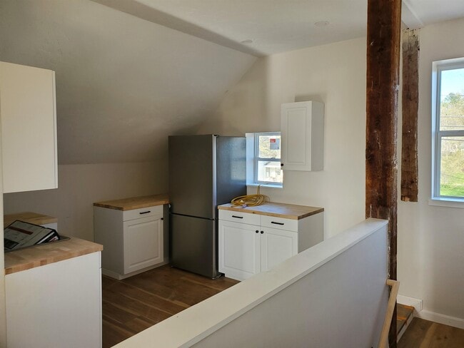 Building Photo - 23 Canaan St