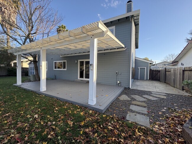 Building Photo - 5705 Davis Cir