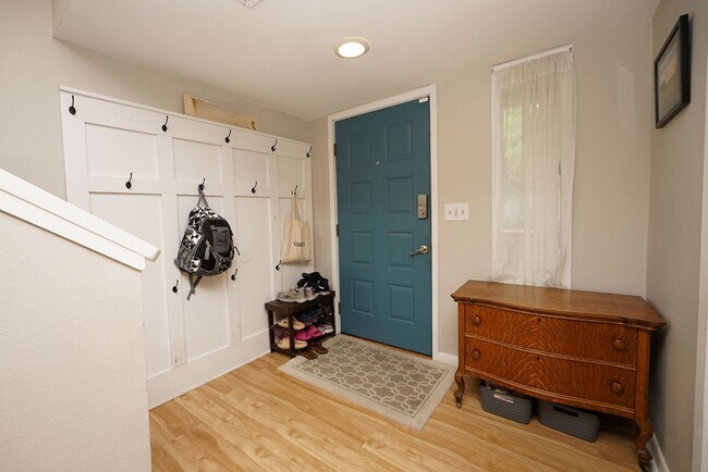 Building Photo - Updated 4 bedroom home in Bluewater Bay!