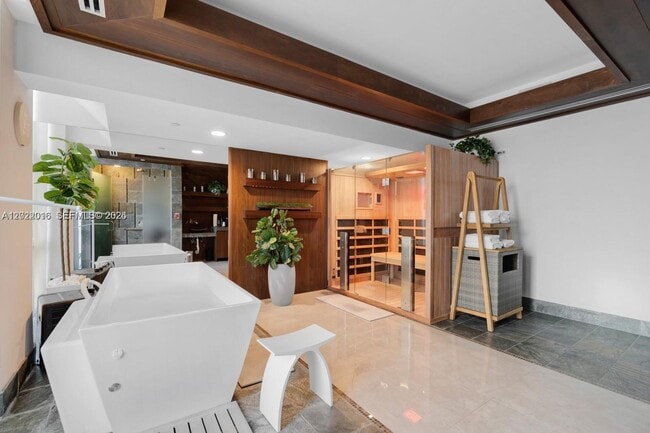 Building Photo - 5875 Collins Ave
