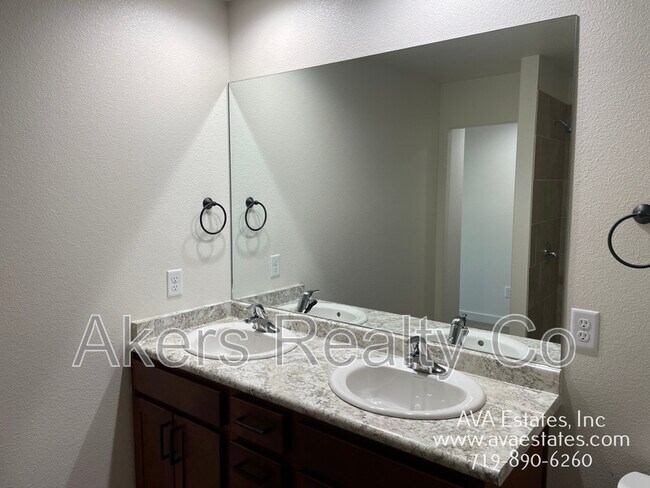 Building Photo - 970 S Coral Pl