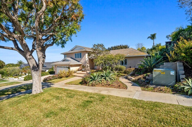 Building Photo - Spacious Two-Story 5 BD/3 BA Home in Desirable East Bluff Neighborhood