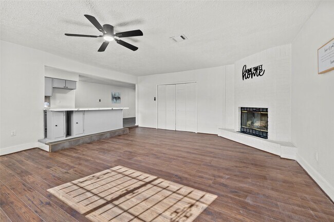 Building Photo - 10027 Valley Sun Dr