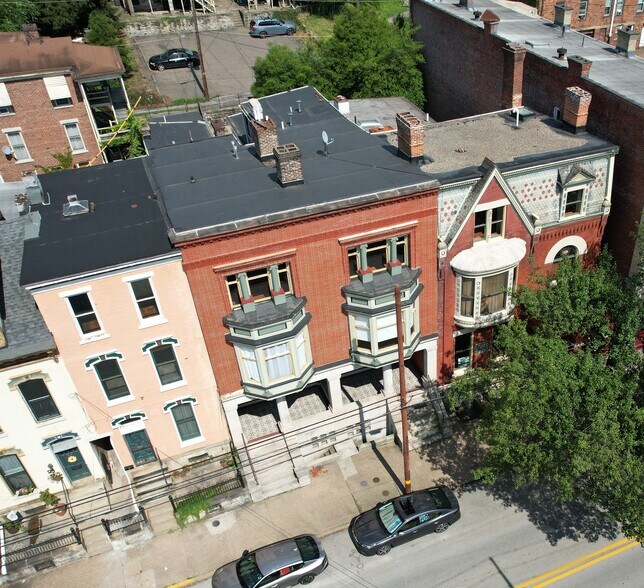 Building Photo - 806 Main St