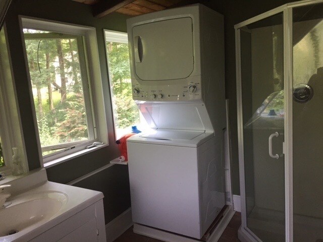 man's bathroom - 395 Nut Plains Rd